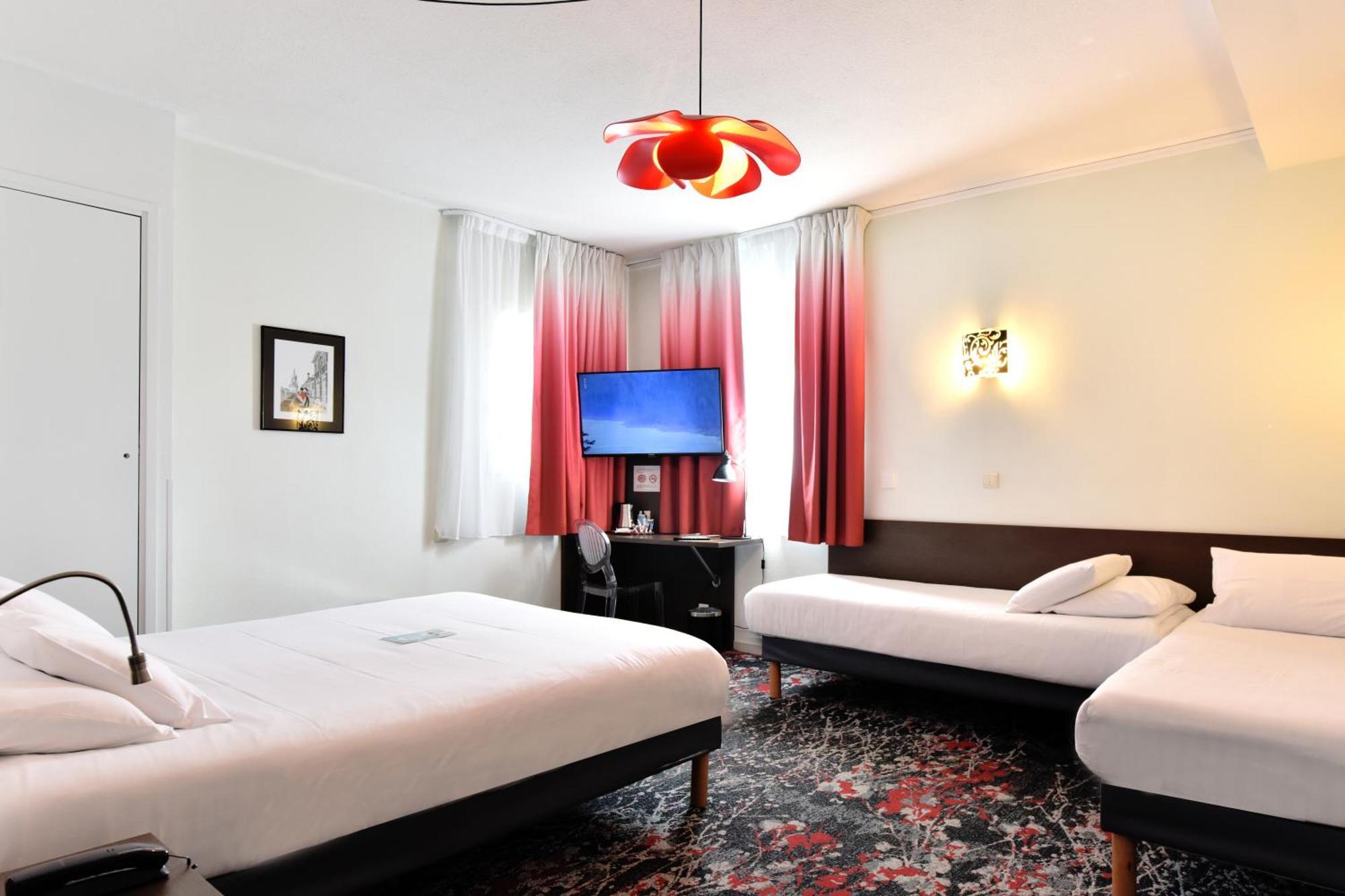 Hotel Kyriad La Rochelle Centre Ville Bagian luar foto